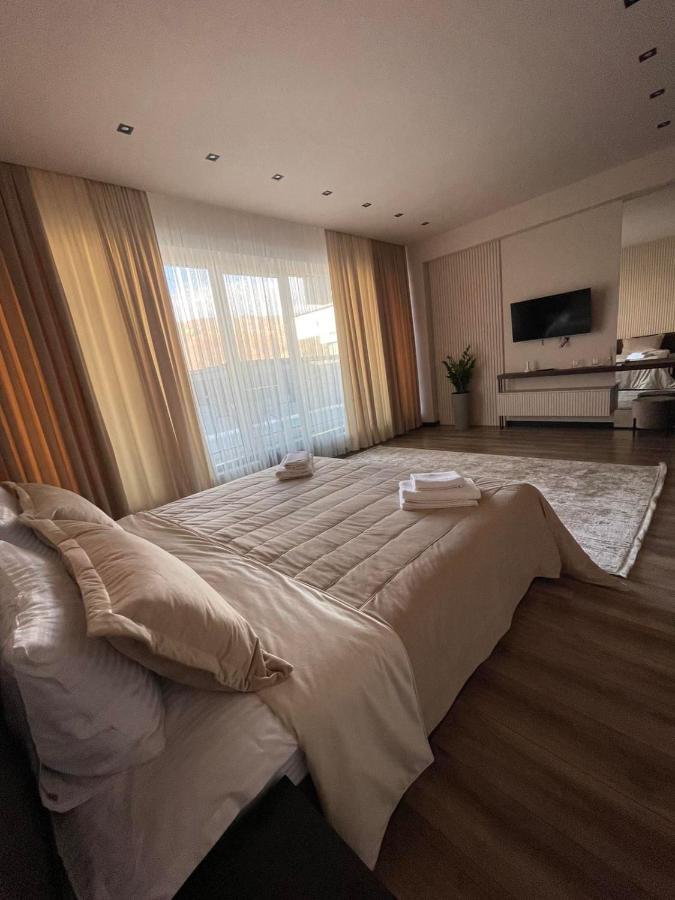 Garden Plaza Hotel Neresnytsya Екстериор снимка