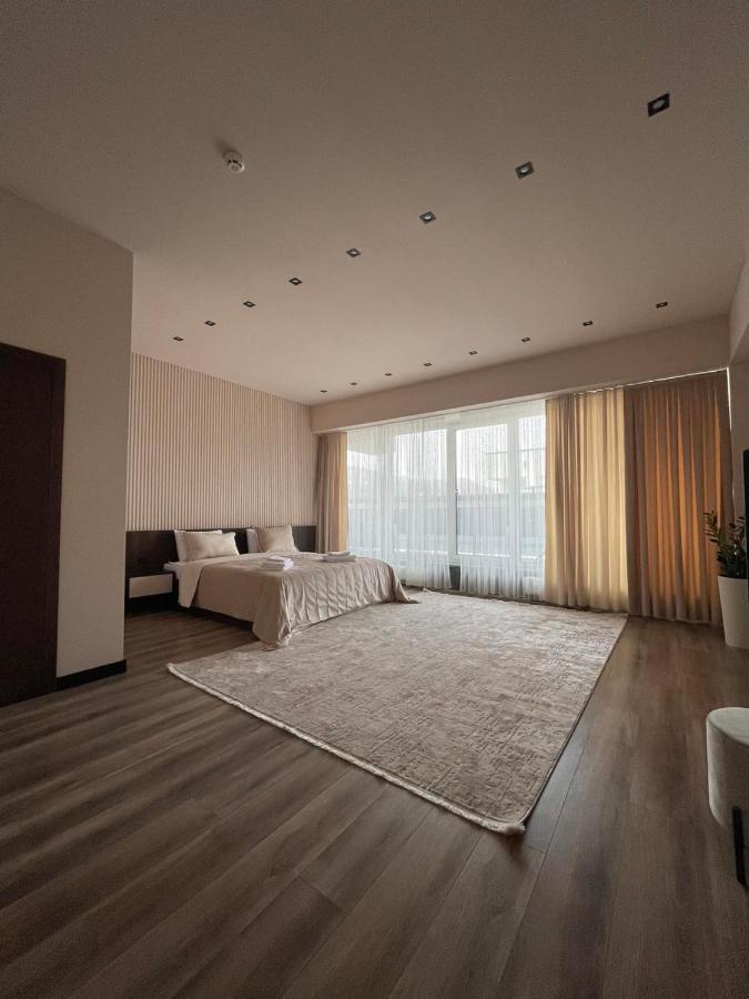 Garden Plaza Hotel Neresnytsya Екстериор снимка