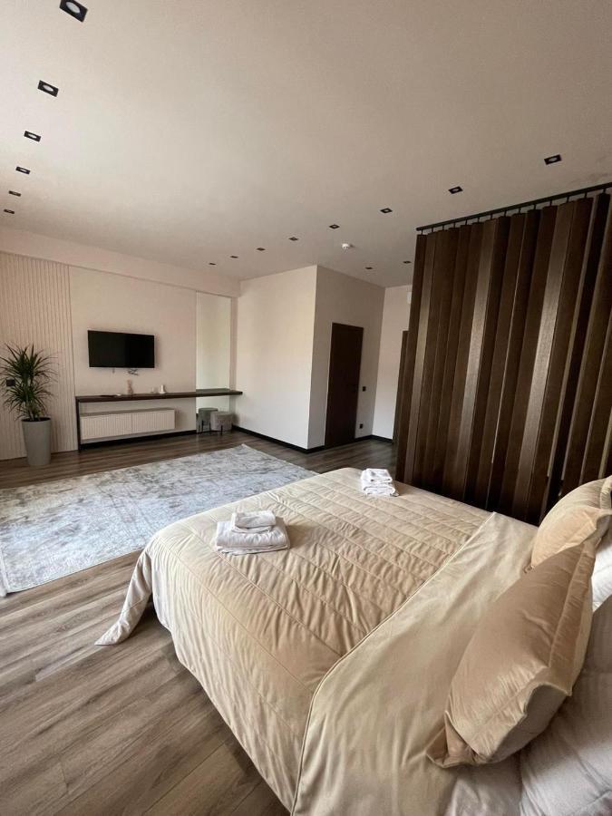 Garden Plaza Hotel Neresnytsya Екстериор снимка