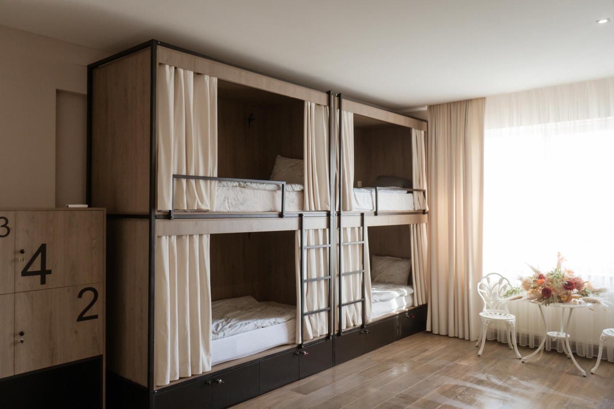 Garden Plaza Hotel Neresnytsya Екстериор снимка